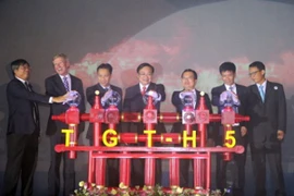 Việt Nam đón dòng dầu đầu tiên từ mỏ Tê Giác Trắng