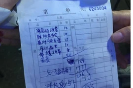 Sốc với hóa đơn 240 USD một đĩa tôm