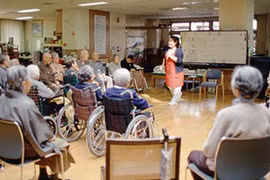 Người Nhật ngại sinh đẻ - ông bố có 4 con được làm bộ trưởng dân số