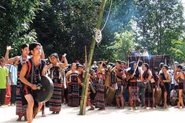 Tái hiện lễ hội truyền thống các dân tộc