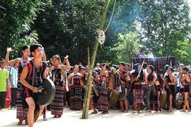 Tái hiện lễ hội truyền thống các dân tộc