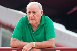 "Trùm quần áo" vượt Bill Gates thành người giàu nhất thế giới