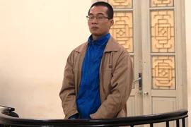 12 năm tù cho giáo viên lừa… chạy việc, chuyển trường