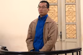 12 năm tù cho giáo viên lừa… chạy việc, chuyển trường