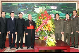 Hồng y Nguyễn Văn Nhơn thăm và chúc Tết Công an Hà Nội