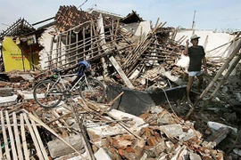 Indonesia: Động đất gây cảnh báo sóng thần