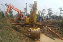 Hàng trăm nghìn hộ dân bị mất nước trong vụ vỡ đường ống Sông Đà