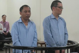 Bị bắt quả tang khi đang chia chác tiền "rút trộm" từ ngân hàng