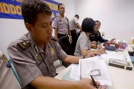 Phát hiện "đống đổ nát" của máy bay QZ8501 dưới đáy biển