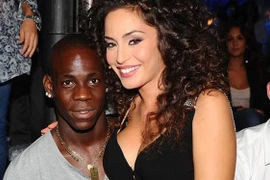 "Ngựa chứng" Mario Balotelli hầu tòa tranh quyền thăm nom... con rơi