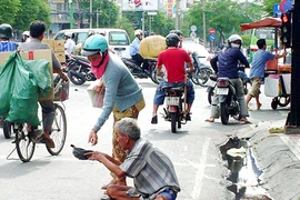 Cho tiền người ăn xin - tiếp tay cho người lười nhác?