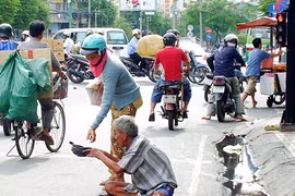 Cho tiền người ăn xin - tiếp tay cho người lười nhác?