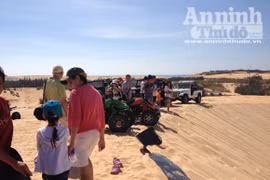 Phấn khích với trò cảm giác mạnh phi mô tô, ô tô trên những "đường cong"