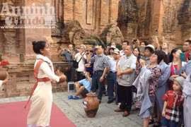 "Giáp mặt" các vị thần huyền bí ở Tháp Bà Poh Naga