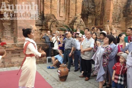 "Giáp mặt" các vị thần huyền bí ở Tháp Bà Poh Naga