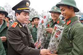 Giám đốc CATP Hà Nội động viên tân binh lên đường nhập ngũ