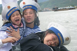 Cháu cũng muốn ra bảo vệ đảo xa cùng các chú lắm!