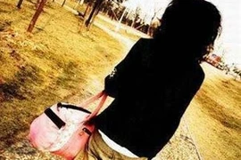Trở về sau khi bị lừa bán vào động mại dâm bên Trung Quốc: Thiếu nữ "quyết' đi hoang!