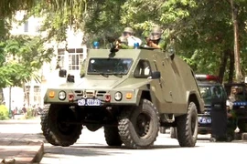 Diễn tập khu vực phòng thủ quận Đống Đa: Tấn công khủng bố, giải cứu con tin