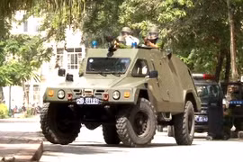 Diễn tập khu vực phòng thủ quận Đống Đa: Tấn công khủng bố, giải cứu con tin