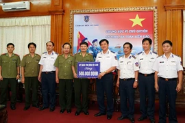 Bộ Công an trao tặng lực lượng Cảnh sát Biển, Kiểm ngư Việt Nam 1 tỷ đồng
