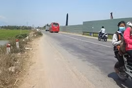 Truy bắt gã trai bệnh hoạn chuyên rạch quần nữ sinh, một Công an viên tử nạn