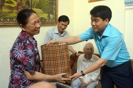 Thăm hỏi cựu cán bộ Công an Hà Nội chi viện chiến trường B – C – K