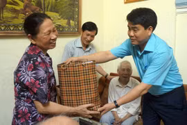 Thăm hỏi cựu cán bộ Công an Hà Nội chi viện chiến trường B – C – K