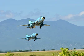 Xem Su-22M4 "đôi cánh ma thuật" bay huấn luyện xuất sắc, làm chủ bầu trời