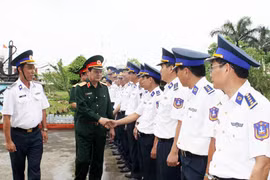 Thượng tướng Nguyễn Thành Cung thăm và kiểm tra tại Vùng Cảnh sát biển 1