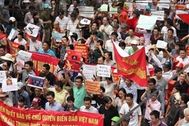 Các Đại biểu quốc hội tranh luận về Luật Biểu tình