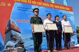 “Ngành y tế cùng ngư dân bám biển”, hướng về biển Đông