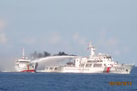 Tàu Trung Quốc tấn công, tàu kiểm ngư Việt Nam đáp trả thích đáng