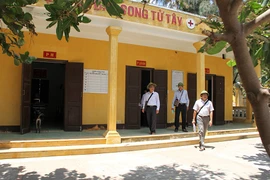 Cấp cứu kịp thời ngư dân bị nhiễm độc cá mặt quỷ tại Trường Sa