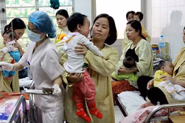 BV Nhi Trung ương quá tải trầm trọng do biến chứng của bệnh sởi