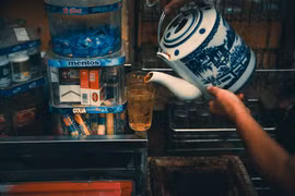 Xa Hà Nội nhớ trà đá vỉa hè…