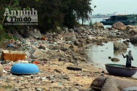 Bãi rác thải sinh hoạt tự phát gây ô nhiễm môi trường biển
