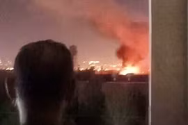 Loạt tiếng nổ lớn vang lên ở Thủ đô Tehran khi Israel tấn công trả đũa Iran