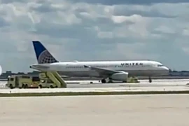 Cháy động cơ, máy bay chở 153 người phải hủy cất cánh 