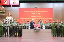 Bàn giao công tác giữa Chủ tịch nước Tô Lâm và Bộ trưởng Bộ Công an Lương Tam Quang