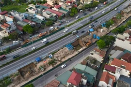 Đường 3.200 tỷ đồng “giải cứu” nút giao Pháp Vân: Công trường vắng lặng, máy móc nằm im