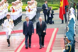 Lễ đón chính thức Tổng thống Liên bang Nga Vladimir Putin thăm cấp Nhà nước tới Việt Nam