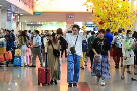 Tân Sơn Nhất lo tắc từ trên trời đến dưới đất vì đón 150.000 khách mỗi ngày