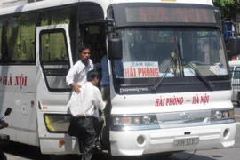 Xe nhiều khách ít, nhà xe “choảng nhau“