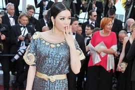 Hình ảnh Lý Nhã Kỳ xuất hiện trên các trang web thế giới