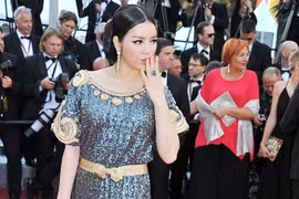 Hình ảnh Lý Nhã Kỳ xuất hiện trên các trang web thế giới