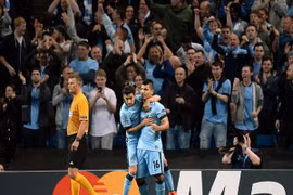 Cựu sao M.U mỉa mai fan Man City