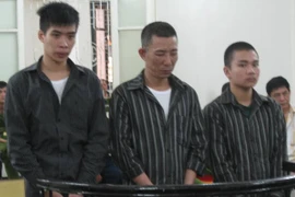 Gây sự với hàng xóm còn gọi con trai về chém người không nương tay