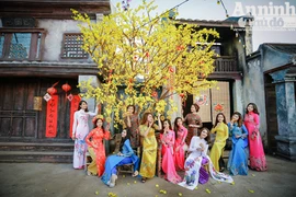 Giới trẻ Hà Nội 'phát cuồng' khung cảnh Hội An ngay tại... Long Biên