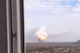 Nổ nhà máy hoá chất ở Donetsk, quân li khai nghi ngờ bị tấn công tên lửa